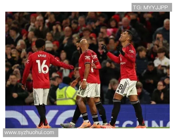 曼联与利物浦在欧联杯的巅峰对决引发球迷热议与期待 曼联与利物浦在欧联杯的巅峰对决引发球迷热议与期待